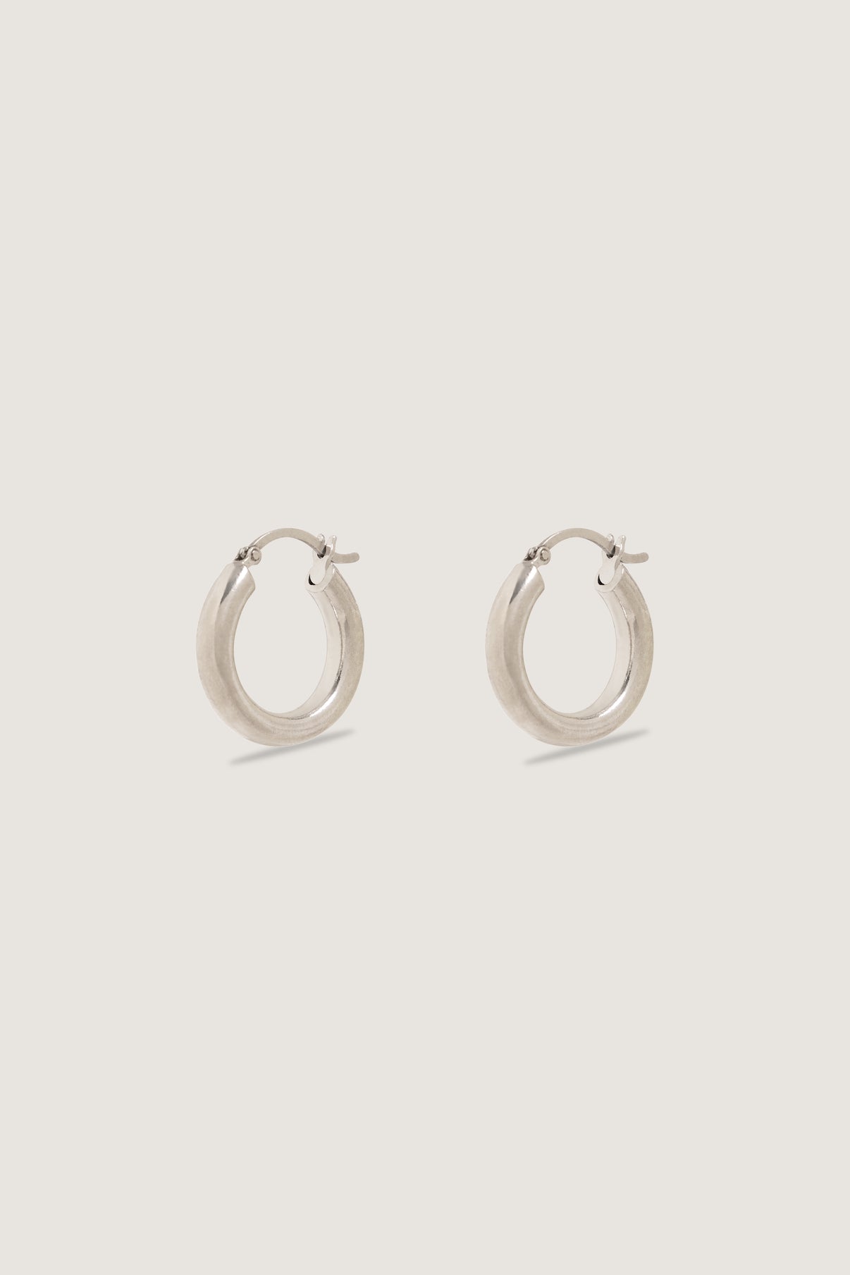 AUDREY GREY EARRINGS vue 3